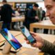 A psicologia aponta que pessoas que usam o mesmo celular por anos sem trocar não são apenas econômicas, mas valorizam a funcionalidade acima da novidade