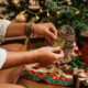 Colocar folhas de louro embaixo da árvore de Natal: para que serve esse costume e por que muita gente recomenda