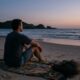 A psicologia afirma que pessoas que gostam de praia podem encontrar no som do mar, no horizonte aberto e no contato com a natureza uma forma de aliviar o estresse e reorganizar as emoções