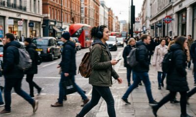 Segundo a psicologia, quem anda pela rua sempre de fones pode não estar apenas ouvindo música, mas usando o som para criar uma sensação de distância e espaço próprio ao redor