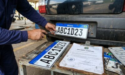 Homem descobre 15 multas em estado onde nunca esteve, prova clonagem de placa e Justiça manda cancelar débitos e emitir novo documento