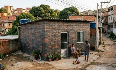 Em apenas 15 horas, 2 toneladas de plástico reciclado são transformadas em uma casa de 27 m² para uma mãe com 9 filhos