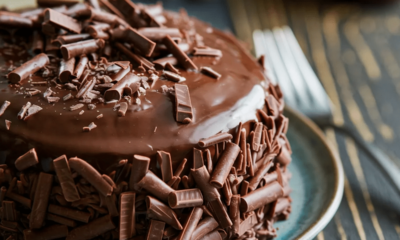 Sábado pede bolo de chocolate: veja 3 receitas cremosas para o café da manhã 