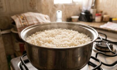Os cozinheiros concordam: "Para o arroz ficar soltinho e sem grudar, não mexa durante o cozimento, mas mantenha a panela tampada e deixe descansar por 5 minutos após desligar o fogo”