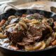 Carne de panela macia e com molho encorpado: o segredo não está em cozinhar por mais tempo, mas em uma etapa antes de colocar o caldo