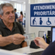 Idosos com mais de 60 anos podem ter direito a documento que garante diversos benefícios previstos em lei