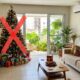 Adeus à árvore de Natal tradicional cheia de enfeites: decoração minimalista ganha espaço com luzes quentes, tons neutros e poucos enfeites para deixar a casa mais elegante