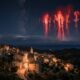 Luzes vermelhas gigantes apareceram sobre uma vila, mas a tempestade responsável pelo fenômeno estava a até 700 km de distância