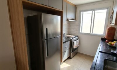 Família troca a geladeira duplex de 15 anos por uma frost free de 450 litros e descobre como a distância da parede, a borracha da porta e a regulagem do termostato interferem no consumo de eletricidade