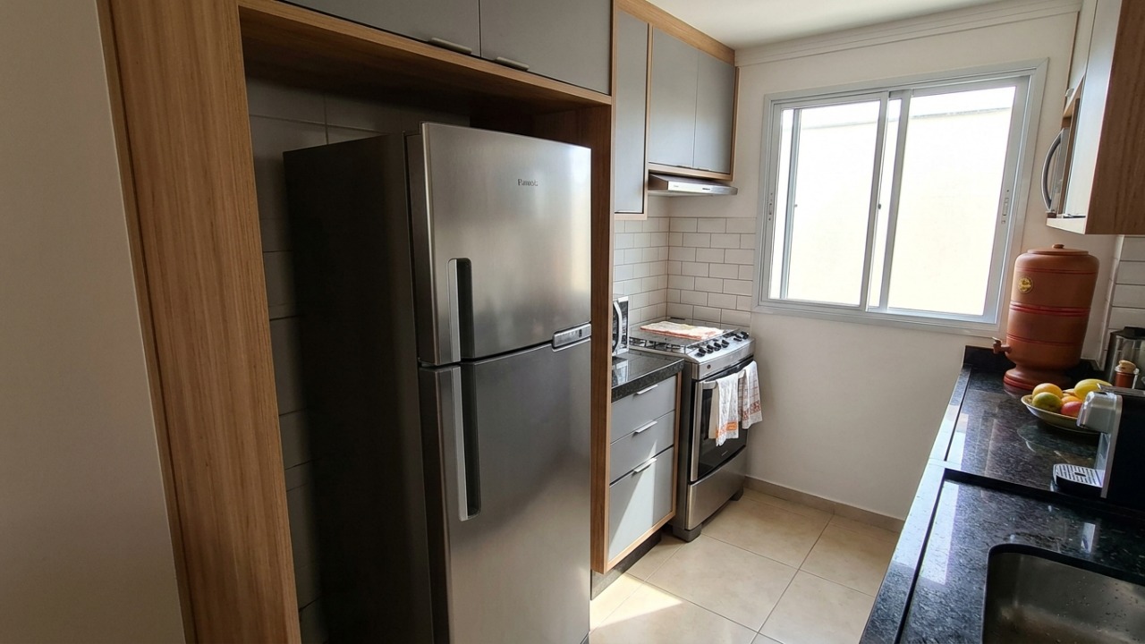 Família troca a geladeira duplex de 15 anos por uma frost free de 450 litros e descobre como a distância da parede, a borracha da porta e a regulagem do termostato interferem no consumo de eletricidade