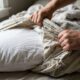 Aquela fronha velha que parece não ter mais utilidade pode ganhar uma nova função dentro de casa, e estas ideias de reaproveitamento ajudam a economizar, organizar armários e evitar o descarte de tecidos