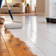 Antes de trocar o piso de madeira, veja esta alternativa: pintura pode renovar quarto, sala ou corredor e transformar completamente o ambiente sem substituir o revestimento