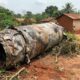 Em 2020, moradores de um vilarejo na Costa do Marfim encontraram um tubo metálico de 12 metros que caiu do céu e descobriram que o objeto fazia parte de um foguete chinês que voltou à Terra sem controle