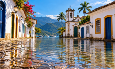 A vila brasileira onde o mar invade as ruas de propósito para lavar o centro histórico, surpreende turistas com uma tradição curiosa e esconde um cenário colonial cercado por montanhas que parece existir fora do Brasil