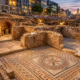 Uma obra em Londres revelou sete salas escondidas por quase 2.000 anos, com pisos ornamentados e objetos do século II que podem estar ligados à administração romana