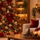 Família decide mudar a decoração da árvore de Natal, deixa de lado as tradicionais bolas coloridas e aposta em laços grandes de tecido, enfeites artesanais e luzes amarelas para transformar a sala em um ambiente mais elegante, acolhedor e moderno durante as festas de fim de ano