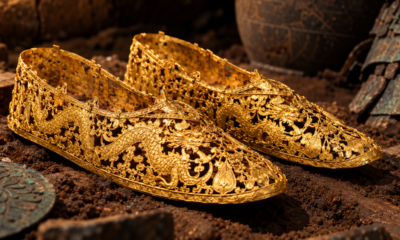 Sapatos de ouro ornamentados com dragões foram encontrados em sepulturas antigas e revelam como uma civilização coreana homenageava seus mortos com objetos de grande prestígio