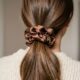 Os anos 90 estão de volta com tudo: 7 acessórios de cabelo que fizeram sucesso no passado e agora prometem transformar qualquer visual com muito estilo