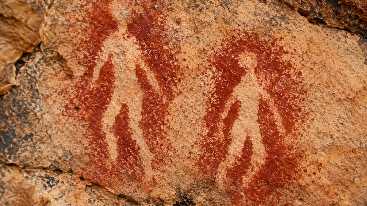 Arqueólogos encontram 2 figuras humanas pintadas com moldes em abrigo rochoso da África do Sul e identificam técnica artística nunca documentada na regiãoarqueologia, ciencia, historia