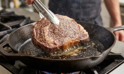 Chefs de cozinha explicam: "Se você vai salgar o bife antes de fritar, é melhor esperar pelo menos 45 minutos antes de colocá-lo na frigideira"