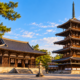 Construído há mais de 1.300 anos, o Templo de Horyu-ji atravessou séculos de história, enfrentou incêndios e os efeitos das mudanças climáticas, passou por trabalhos de preservação e continua no Japão como um dos complexos budistas de madeira mais antigos do mundo, com estruturas que revelam técnicas tradicionais de construção