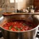 Chefs revelam o truque: "Para o molho de tomate ficar menos ácido, não coloque 2 colheres de açúcar, mas experimente primeiro ajustar o cozimento e os ingredientes”