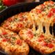 Nem pizzaria nem delivery: essa pizza de pão francês na air fryer fica com queijo borbulhando, bordas crocantes e recheio saboroso, sendo perfeita para aproveitar o que já tem na geladeira