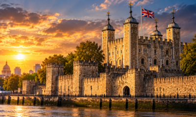 Erguida no século XII, a Torre de Londres atravessou conflitos, execuções, períodos de prisão e mudanças no poder britânico, transformando-se em um dos complexos históricos mais conhecidos da Inglaterra, com muralhas medievais, torres defensivas e espaços que guardam parte da história da monarquia inglesa