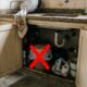 Adeus à lixeira embaixo da pia: especialistas em interior apontam um lugar mais prático para facilitar a rotina e deixar a cozinha mais funcional