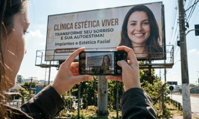 Mulher descobre sua foto estampada em outdoor de clínica estética sem autorização e Justiça obriga retirada com multa de R$ 25 mil