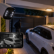 Morador instala uma câmera de segurança na garagem para vigiar o carro durante a noite e descobre como a altura, o ângulo e a iluminação podem fazer toda a diferença para identificar quem se aproxima