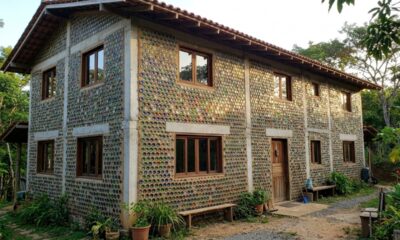 Mais de 1 tonelada de garrafas plásticas vira casa de 158 m²: casal conclui construção em 3 meses para oferecer um lar adaptado ao filho com deficiência