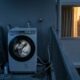 Morador coloca máquina de lavar roupas na varanda do apartamento para ganhar espaço e descobre que o barulho durante a madrugada pode resultar em multa de mais de R$ 15 mil