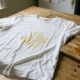 Especialistas em limpeza alertam: mancha de melancia pode parecer que sumiu da roupa, mas reaparecer depois de secar ou passar por calor