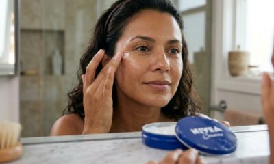 Cosmetólogos explicam como usar a Nivea da latinha azul no contorno dos olhos: a hidratação pode suavizar temporariamente a aparência dos pés de galinha, mas não elimina as rugas