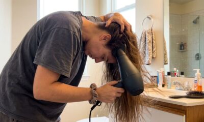 Cabeleireiros revelam: secar o cabelo de trás para a frente e contra o sentido dos fios é o segredo para conquistar volume de salão sem sair de casa