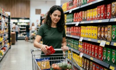 Especialistas em psicologia explicam: “Quem compra sempre a mesma marca no supermercado pode não estar apenas sendo fiel, mas tentando evitar novas decisões e tornar as compras mais simples e previsíveis”