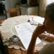 Filha de servidor público recebe pensão por 30 anos por ser "solteira", mas perde o benefício após uma auditoria descobrir que ela vive em união estável há 15 anos