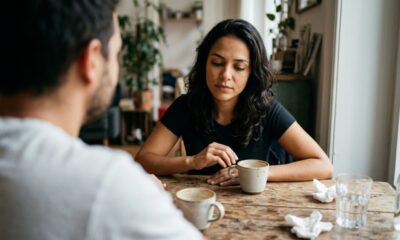 Segundo a psicologia, pessoas que preferem ficar em silêncio, mesmo quando sabem exatamente o que dizer, podem não ser tímidas, mas estar utilizando uma estratégia de controle emocional para evitar situações desconfortáveis