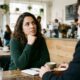 Especialistas em psicologia explicam: “Quem desvia o olhar durante uma conversa pode não estar escondendo algo, mas tentando organizar os pensamentos e diminuir o esforço mental”