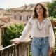 Adeus às camisetas brancas: a peça que promete dominar a primavera-verão 2026, deixar os looks mais elegantes e virar a queridinha das mulheres