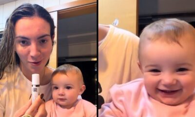 Mulher mostra produto, bebê a olha, em seguida a bebê ri amplamente em close-up