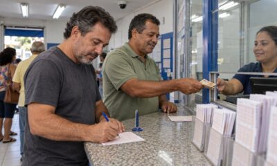 A câmera da lotérica mostrou os dois amigos escolhendo e pagando os jogos juntos, e a Justiça mandou dividir o prêmio