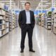Doug McMillon começou no depósito aos 17 anos e assumiu o comando do Walmart três décadas depois