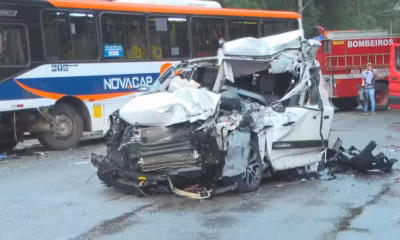 Acidente entre carro e ônibus interdita rua e deixa uma pessoa ferida em São Cristóvão