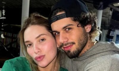 Virginia Fonseca e Zé Felipe sorrindo e abraçados, olhando para a câmera em close