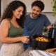O custo mensal da air fryer depende da potência, do tempo de uso e do preço do quilowatt-hora