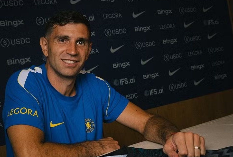 Dibu Martínez