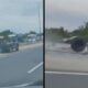 Imagem dividida: carro com fumaça na roda esquerda, pneu solto rolando na pista direita