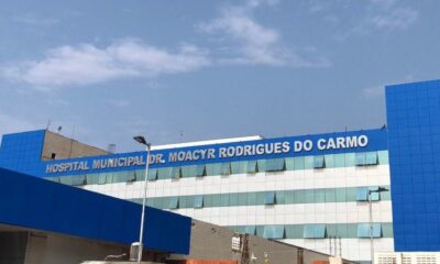 Fachada do Hospital Municipal Dr. Moacyr Rodrigues do Carmo, com céu nublado ao fundo